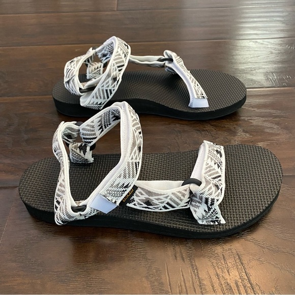 New in the box Teva BWGR original universal strap aztec pattern sandals various - Picture 5 of 9